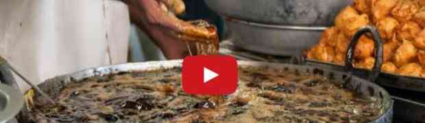Kuhar iz Indije na nevjerovatan način prži ribu u ulju na 200 stepeni Celzijusa