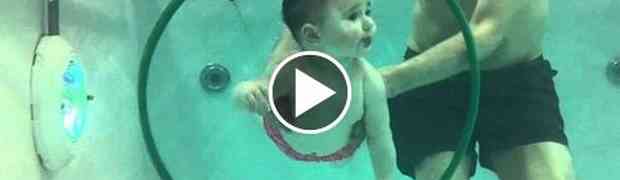 Fantastičan video: Pogledajte kako ovi roditelji uče bebe da plivaju