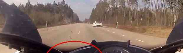 Nevjerovatan obračun Yamahe R1 i Mercedesa pri 300 km/h na javnoj cesti! (VIDEO)