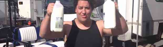 Evo šta se dogodi kada odjednom popijete dva kanistera mlijeka! (VIDEO)