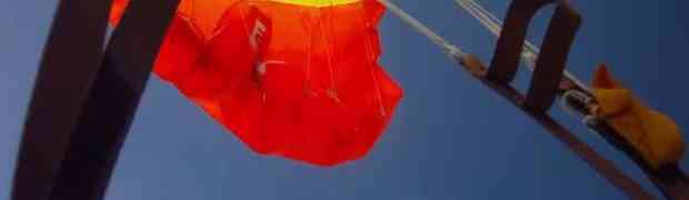Odvažnog padobranca u zraku umalo pogodio meteorit! (VIDEO)