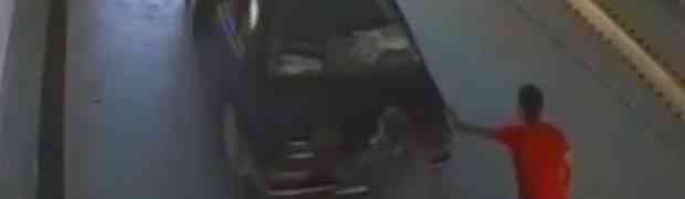 VIDEO: Kada glupan gura auto preko kanala