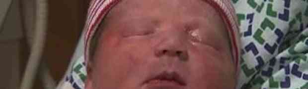 Ova beba je rođena zdrava, no njeno rođenje je iznenadilo doktore i sestre samo zbog jednog razloga...