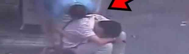 SRAMOTNA SCENA: Taksista opljačkao pijanog momka praveći se da mu pomaže