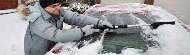 Dojadilo vam je čišćenje snijega i leda s automobila? Budite sretni što niste ovaj lik!