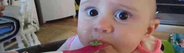 Bebi je dala kašikicu avokada, a njena reakcija nas je dovela do SUZA!