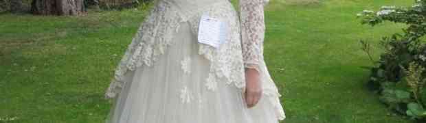 Kupila je vjenčanicu, a onda je na njoj pronašla jednu tajanstvenu cedulju... (FOTO)