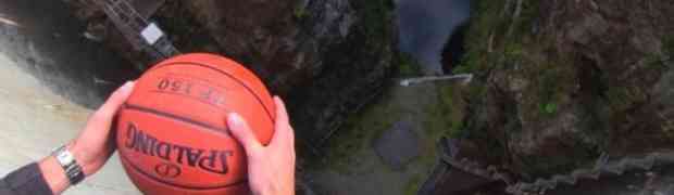 Šta se desi sa košarkaškom loptom kada je bacite sa 125 metara visine (VIDEO)