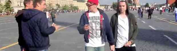 Dva geja su se držala za ruke u centru Moskve, evo šta im se dogodilo! (VIDEO)