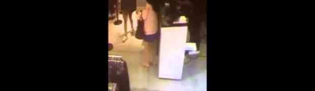 PRITERALO JE: Ušla u prodavnicu i obavila VELIKU NUŽDU pred svima (VIDEO)