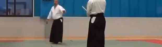 Japanski majstor borilačkih vještina pokazaće vam kako da se na najbolji način odbranite ako vas neko napadne nožem! (VIDEO)