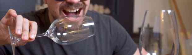 Ovaj tip je naučio da svojim glasom razbije čašu, a evo šta je napravio nakon 14 dana... (VIDEO)