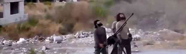 Sirijski pobunjenici gledali su u nebo, a onda im je tačno na glave doletjela RAKETA (VIDEO)